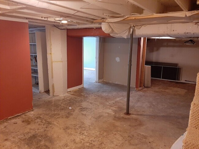 Building Photo - 105 Travis St