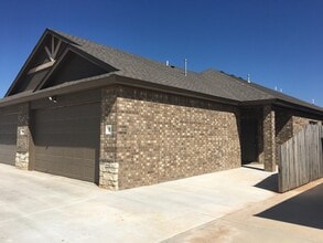 Building Photo - 1105 Preston Trails