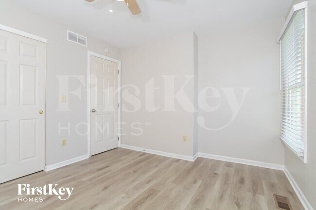 Building Photo - 8635 Coran Dr