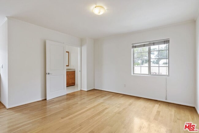 Building Photo - 2026 Glendon Ave