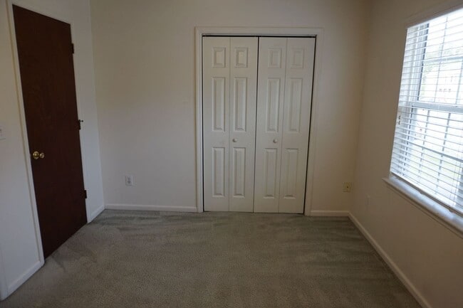 Building Photo - 2 Bedroom 2.5 Bathroom Townhome located in Marsh Oaks