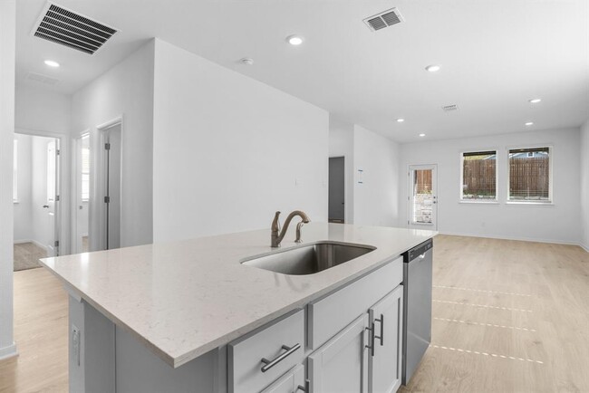 Building Photo - 305 Brooks Ranch Dr