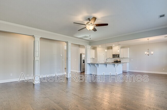 Building Photo - 909 Chesford Dr