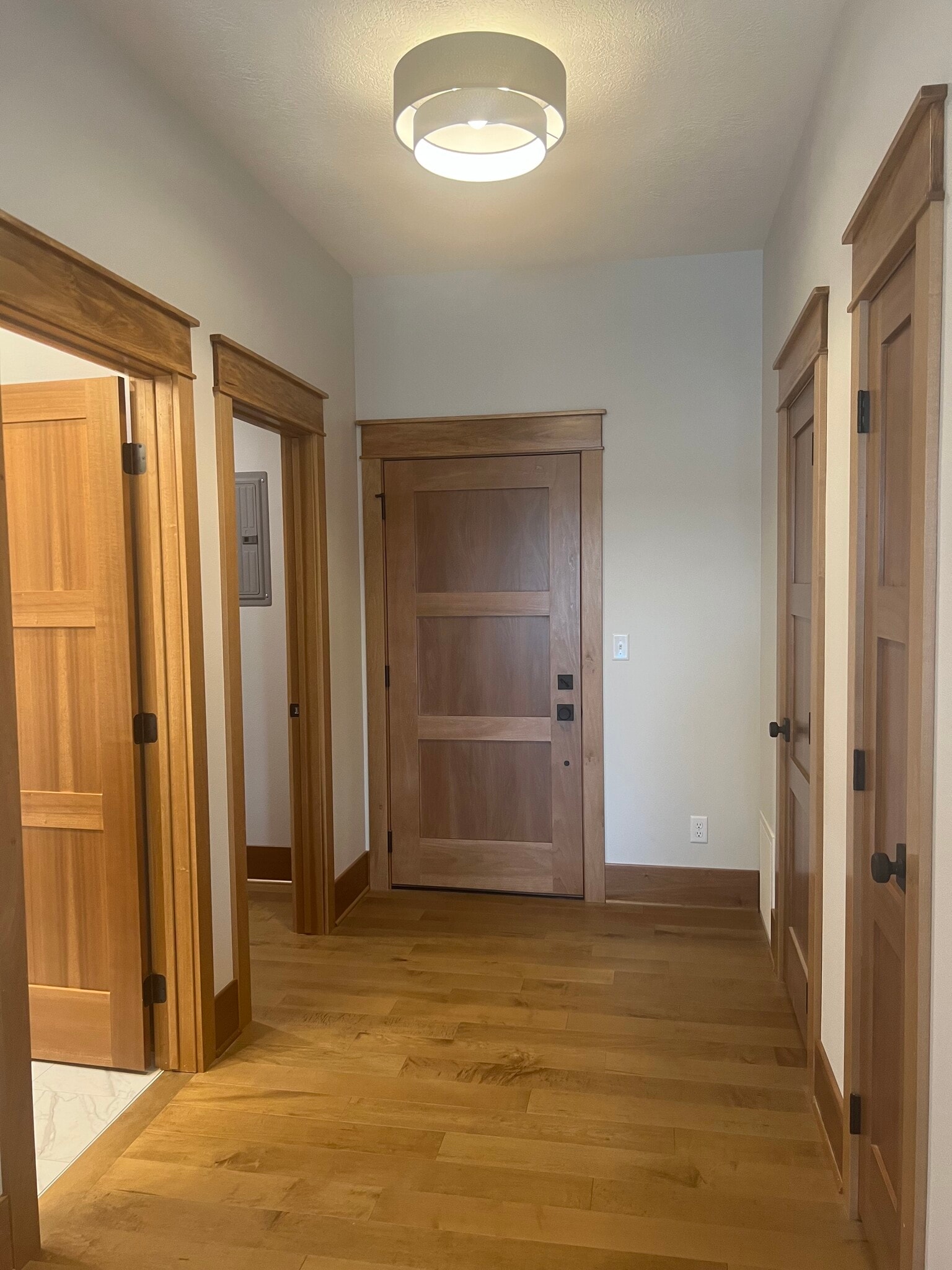 Foyer - 324 9th St