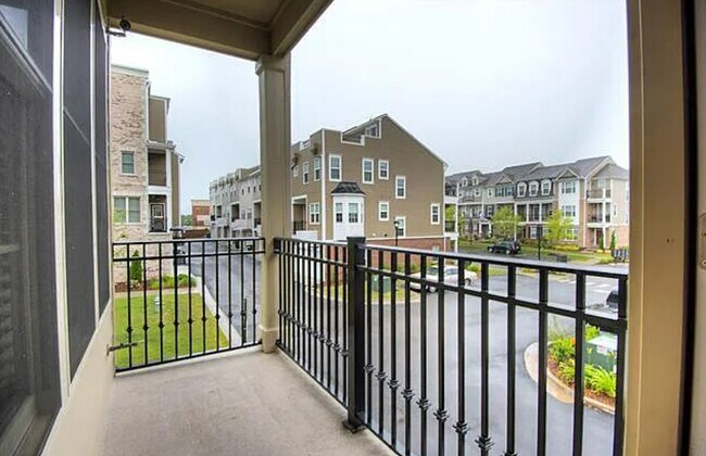 Building Photo - 3910 Village Commons Walk