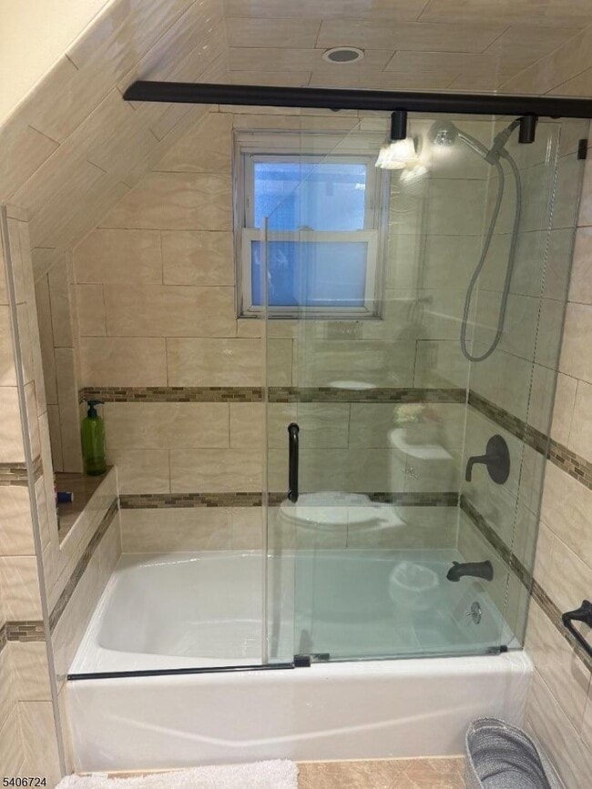 Building Photo - 28 Reid St