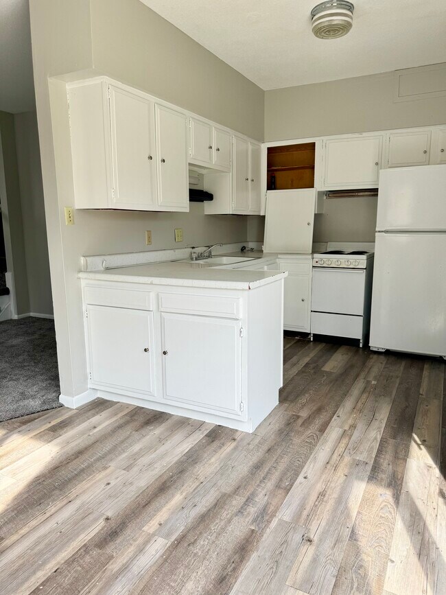 Building Photo - 1921 E 33rd St