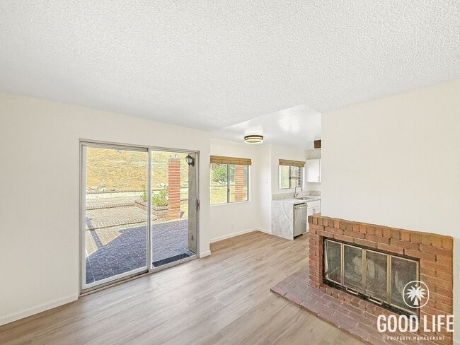 Building Photo - Stylish 4B/2.5BA Home in Moreno Valley with Attached Garage and Upgraded Interiors