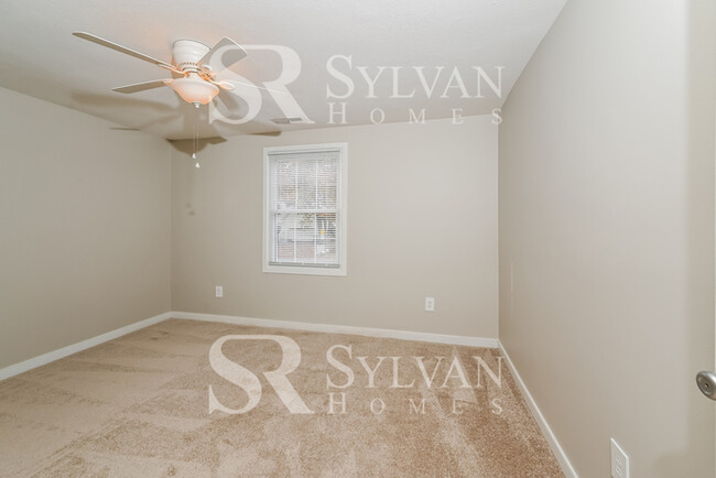Building Photo - Your dream home awaits