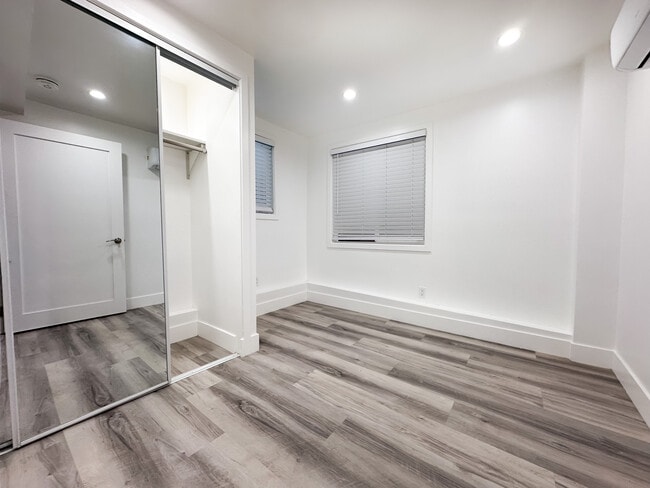 Building Photo - 514 1/2-3022 W 21st St