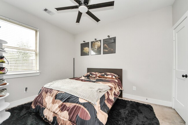 Building Photo - 4942 Carranza Ct