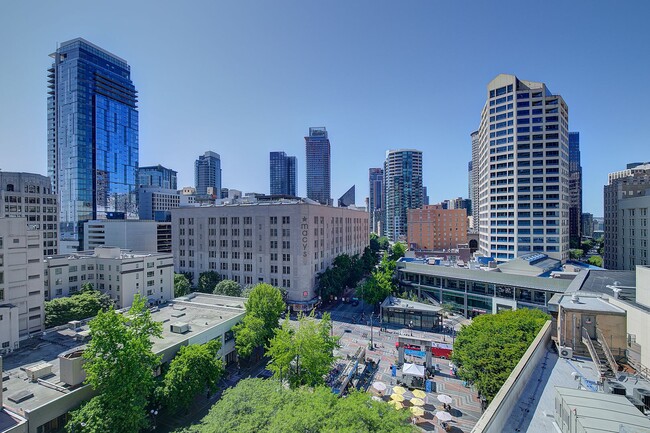 Building Photo - 2 Bd / 2.5 Ba Seattle Condo