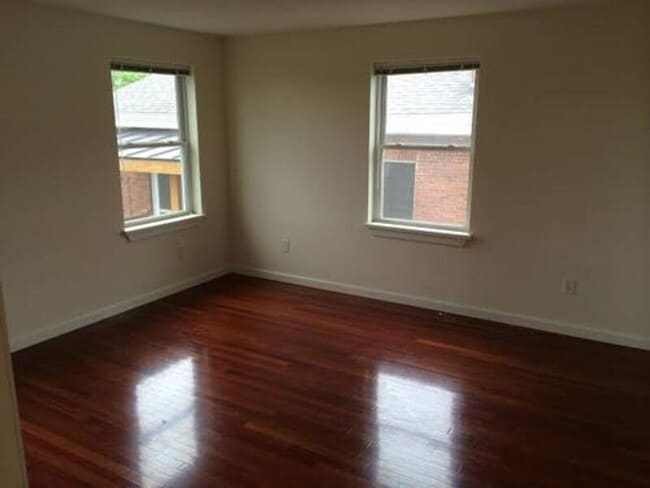 Building Photo - 323-325 College Street, Unit 7