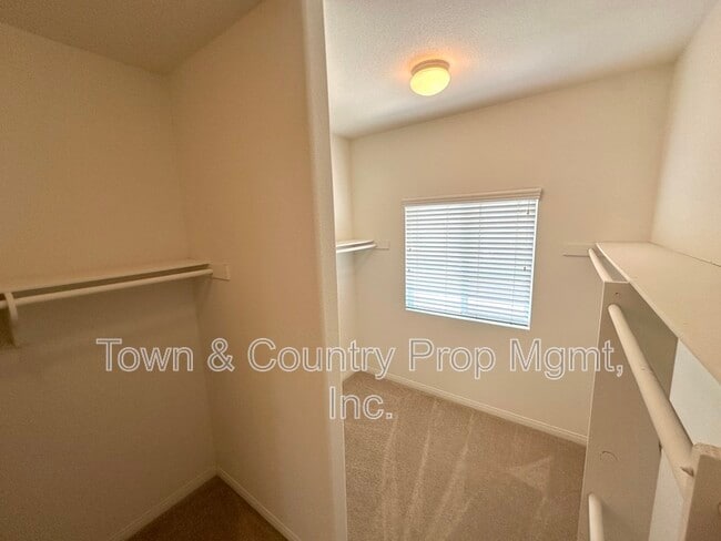 Building Photo - 9360 Alderwood Dr