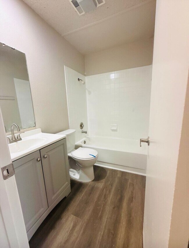 Building Photo - 11754 Spring Song Dr