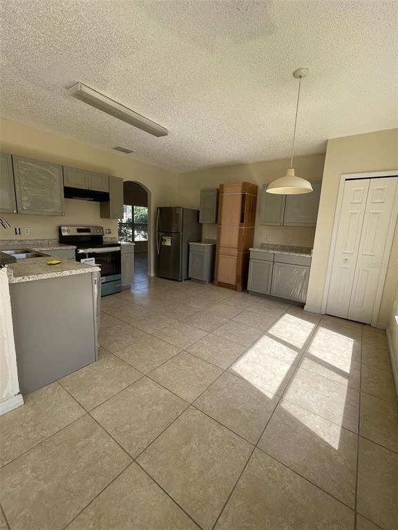 Building Photo - 560 Bristol Cir