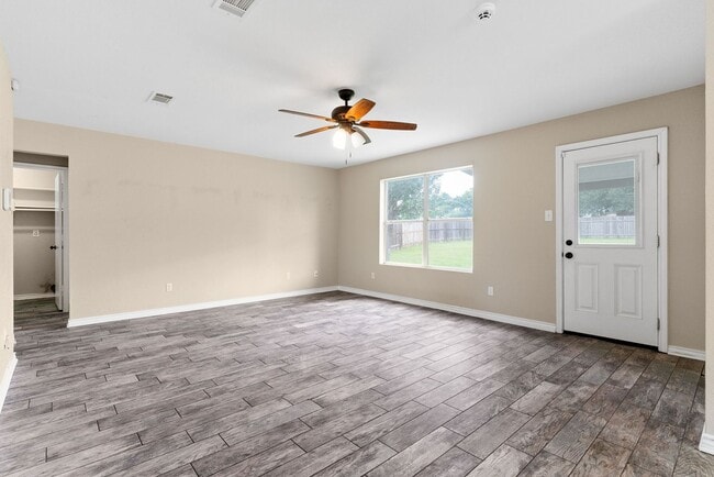 Building Photo - 4604 Greyhound Dr