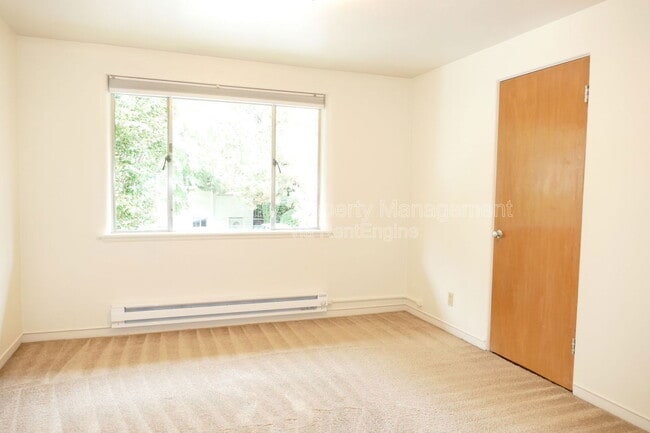 Building Photo - 4804 Terrace Dr NE