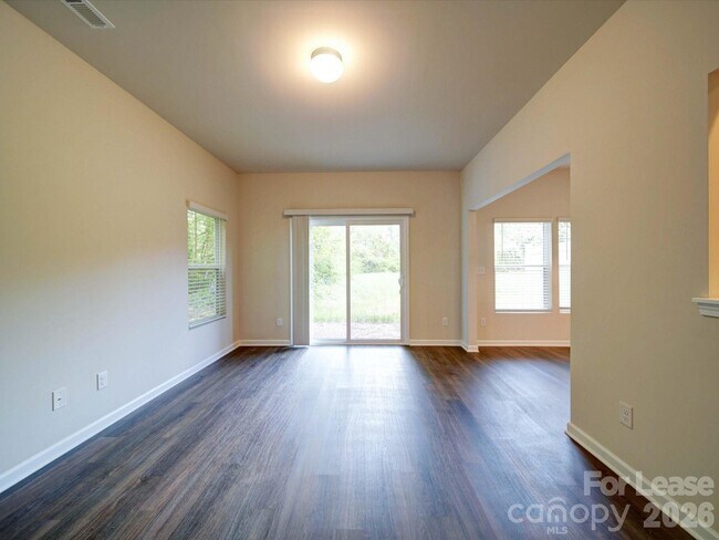 Building Photo - 916 S Battleground Ave