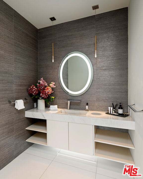 Building Photo - 7080 Mulholland Dr