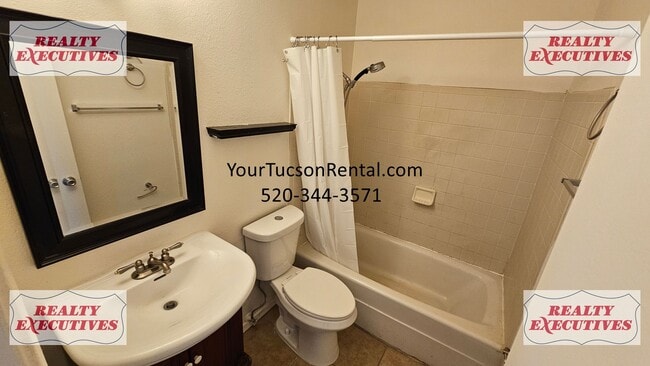 Building Photo - Tanque Verde & Kolb Rd area. 2 bedroom 1 bath Town home