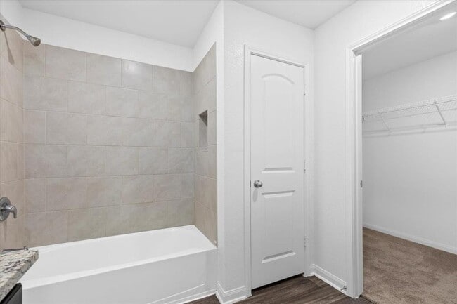 Building Photo - 625 Riverdale Dr
