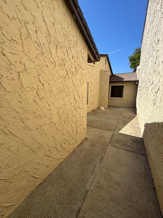 Building Photo - 711 Flower Ash Ln
