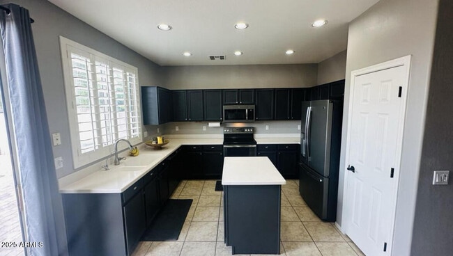 Building Photo - 90 W Beechnut Pl