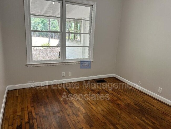 Building Photo - 126 Sihane Rd