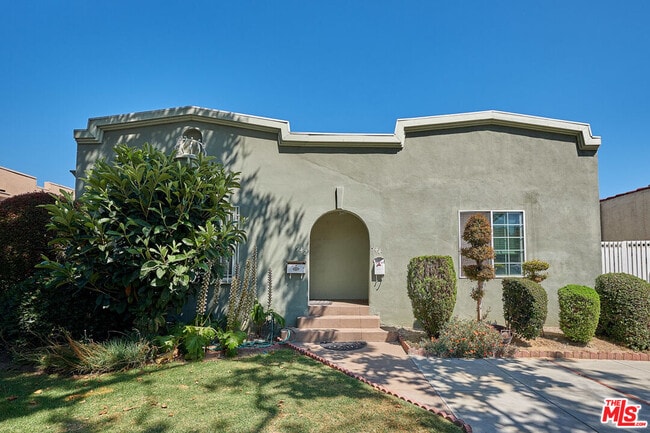 Building Photo - 942 S Lucerne Blvd