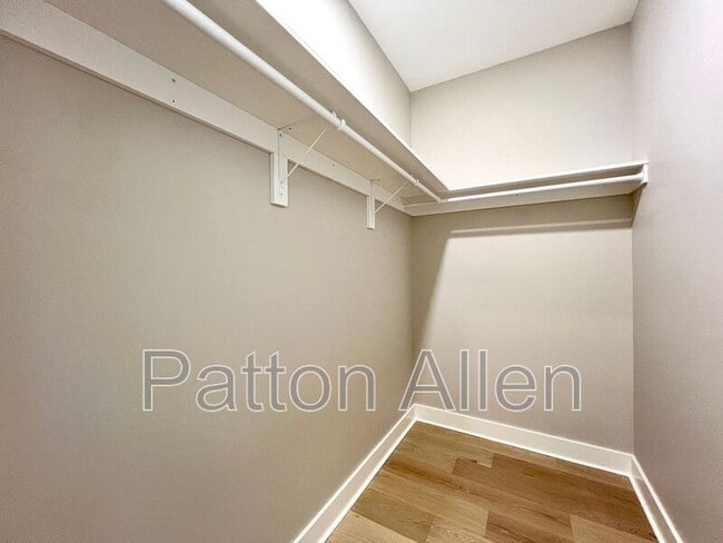 Building Photo - 10 Deaver Park Cir
