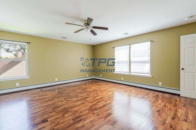 Building Photo - 8 Windsor Dr