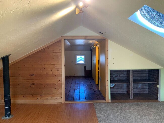 Building Photo - 4 Bedroom, 1.5 Bath House