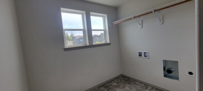 Building Photo - North Albany upgraded single family house