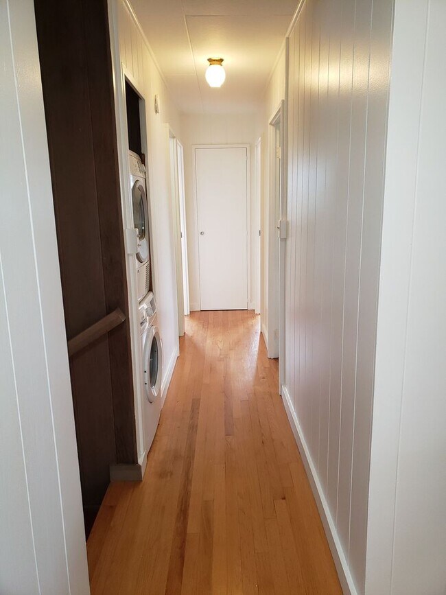 Building Photo - L750ach (REOM)