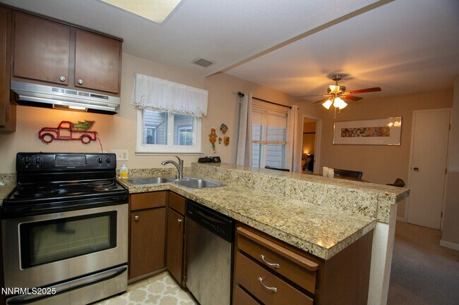 Building Photo - 2127 Roundhouse Rd