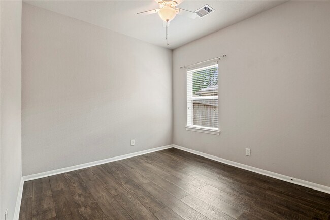 Building Photo - 18682 Legend Oaks Dr