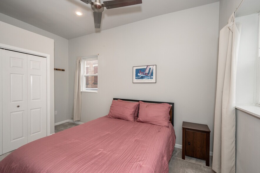 Building Photo - 726 Madison Ave