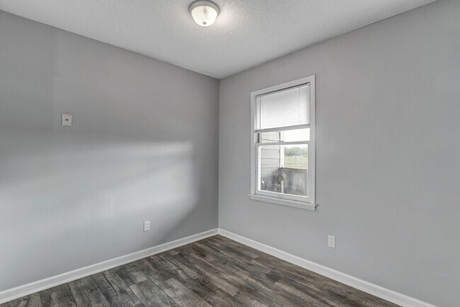 Building Photo - Recently Renovated Units in Decatur, AL