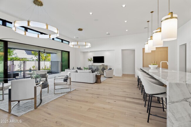 Building Photo - 1538 W Wagon Wheel Dr