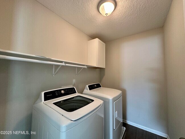 Building Photo - 8135 Cape Fox Dr