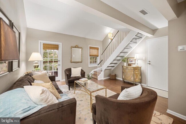 Building Photo - 1403 E Abingdon Dr