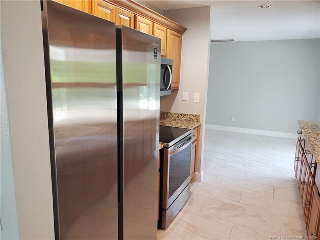 Building Photo - 1257 NE Sago Dr