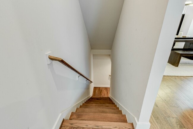 Building Photo - 5857 Dolores St