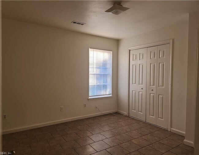 Building Photo - 6045 Bradford Dr