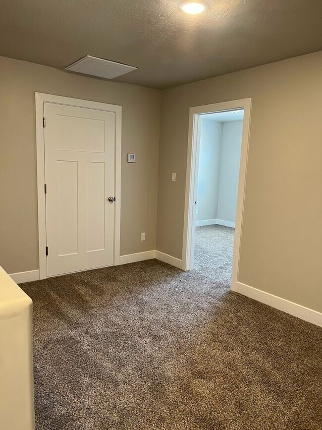 Building Photo - Cedar Reserves Town Home!