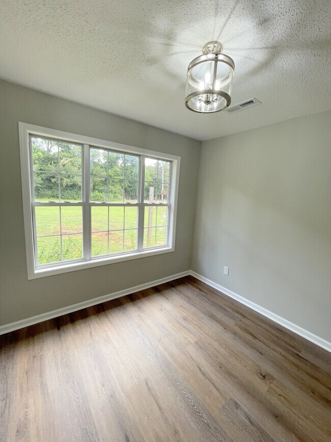 Building Photo - 100 Brook Glen Dr