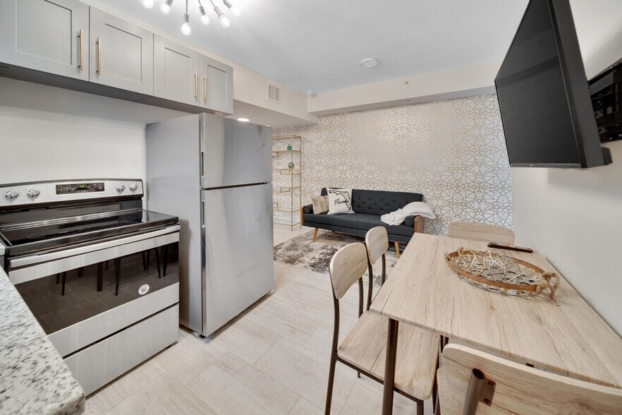 Building Photo - 1432 SW 22nd Ave