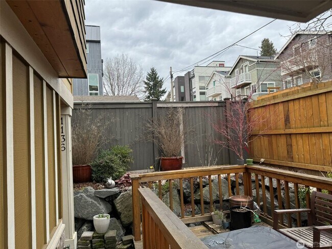 Building Photo - 3bd/2ba Seattle Townhome