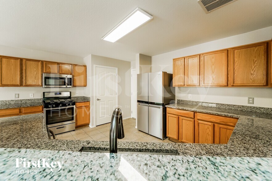 Building Photo - 1498 W Beantree Ln